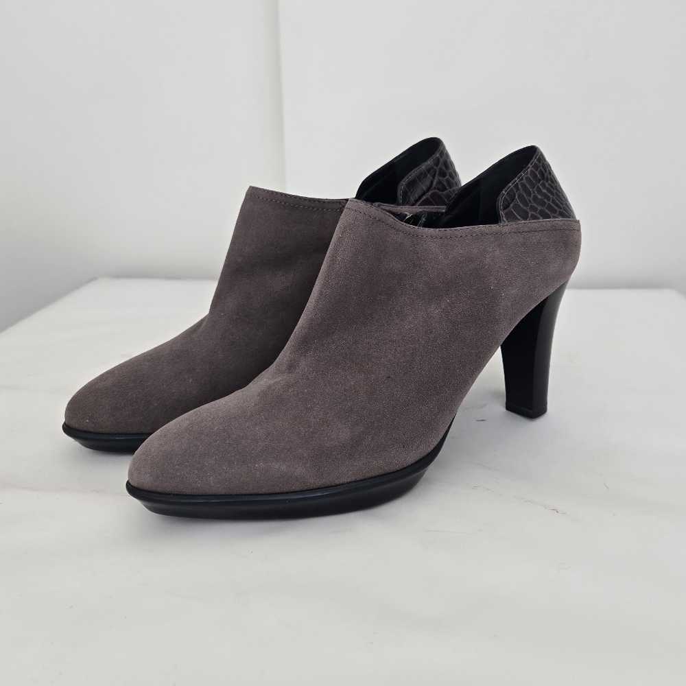 AQUATALIA Camden Heeled Booties Taupe Suede Ankle Boots‎ size 8